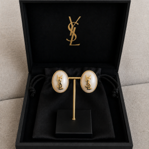 Pearl Luxe Oval Stud Earrings