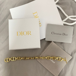Luxury Stainless Style Gold-Link Bracelet Inspired by Designer Elegance